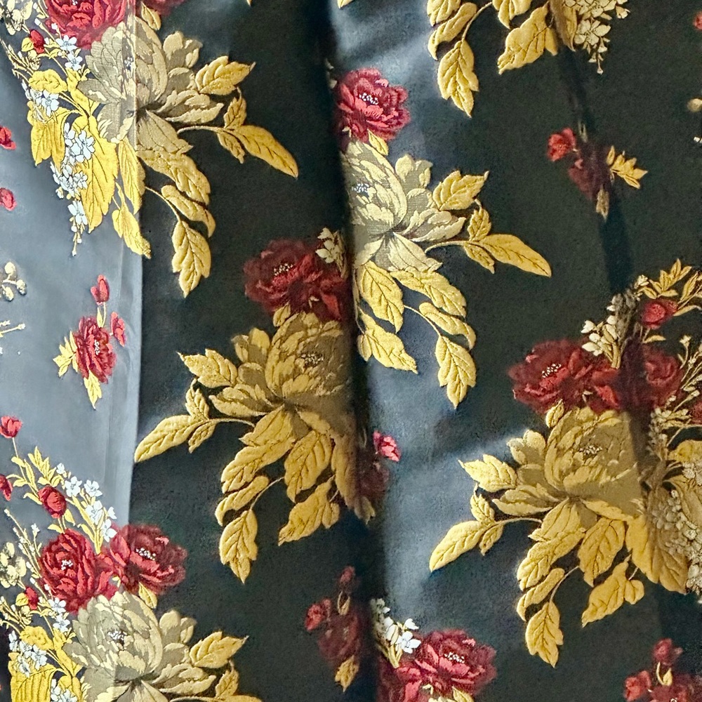 Asian design black dress with flowers - Picture 4 of 5